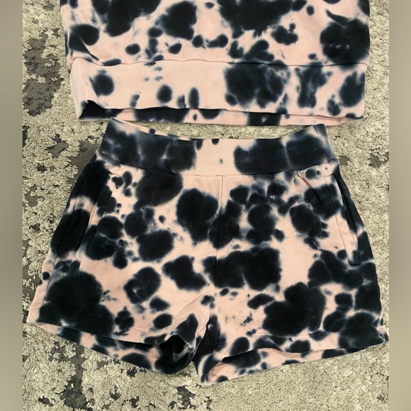 525 Two-Piece Lounge Set - Picture 2 of 5